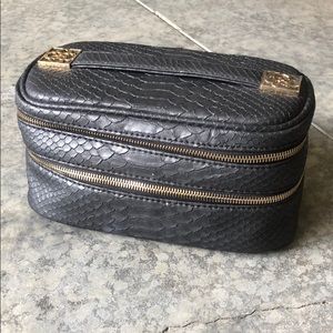 NWT Kendra Scott Beauty Bag